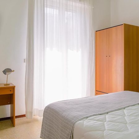 Hotel Mon Pays Римини Екстериор снимка