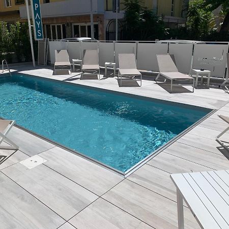 Hotel Mon Pays Римини Екстериор снимка