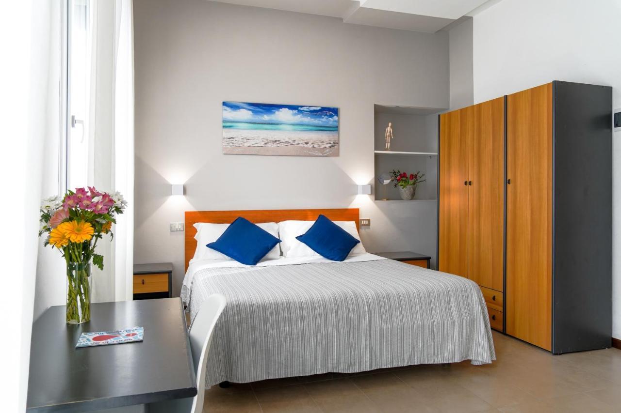 Hotel Mon Pays Римини Екстериор снимка