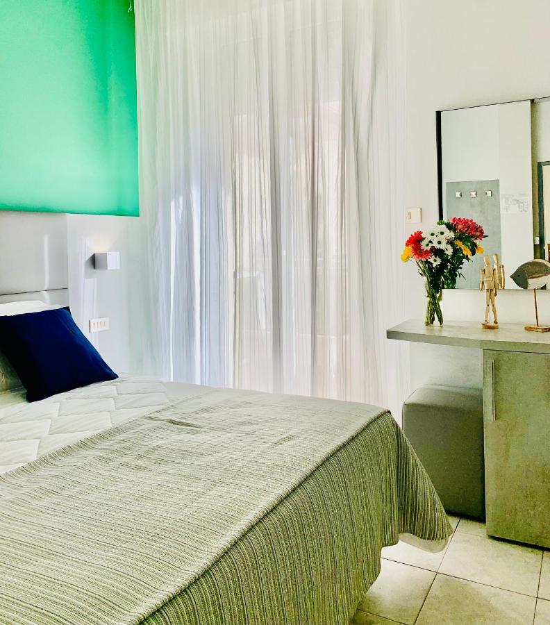 Hotel Mon Pays Римини Екстериор снимка