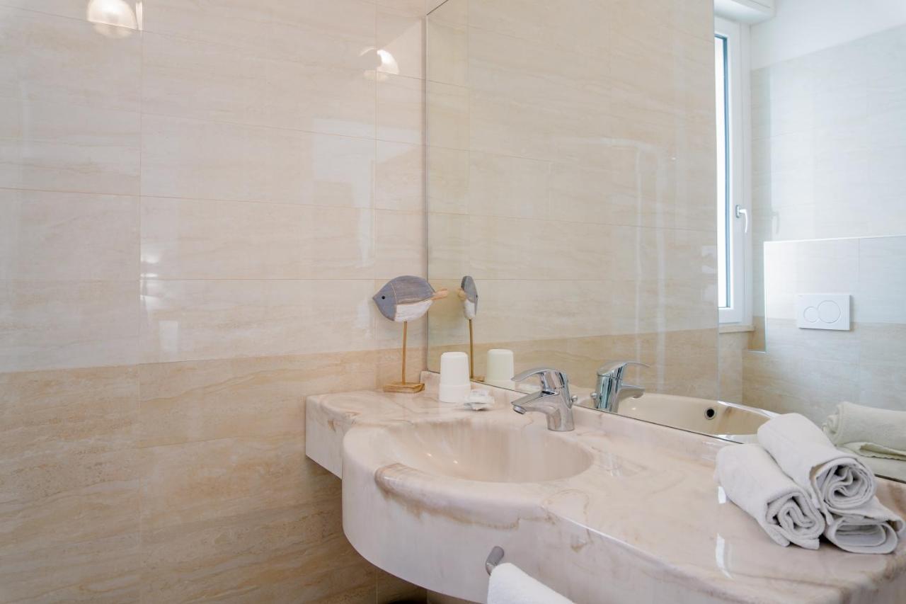 Hotel Mon Pays Римини Екстериор снимка