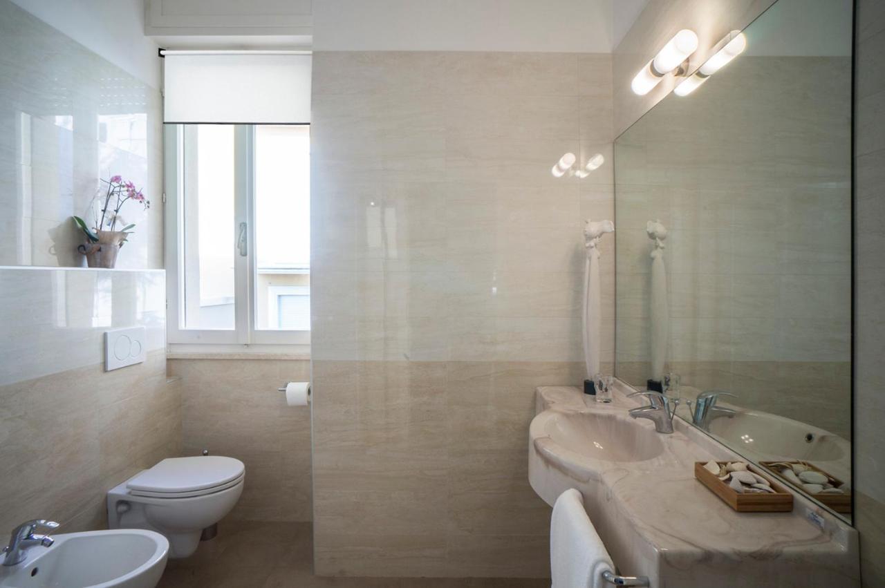 Hotel Mon Pays Римини Екстериор снимка